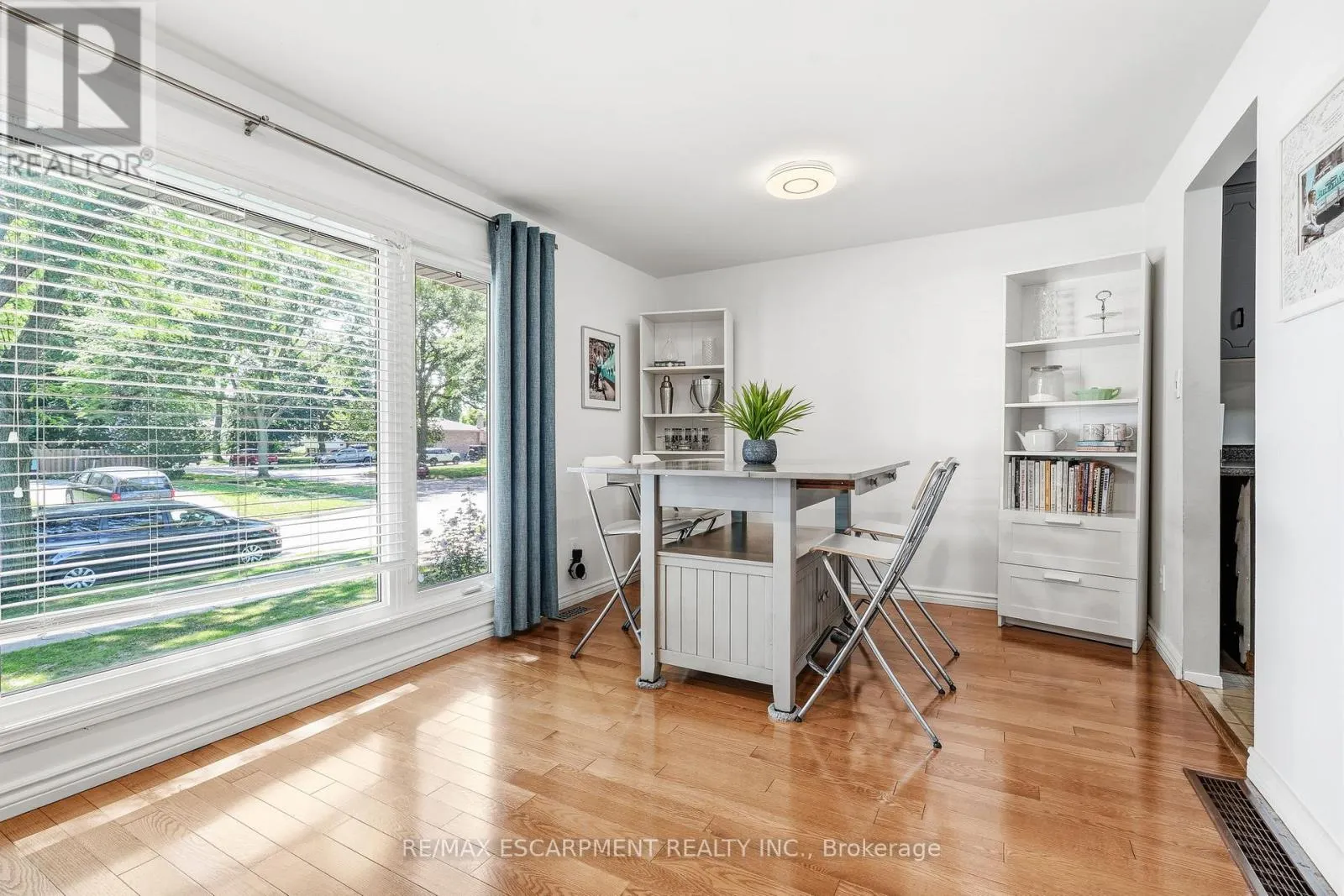 3 GLENGROVE AVENUE