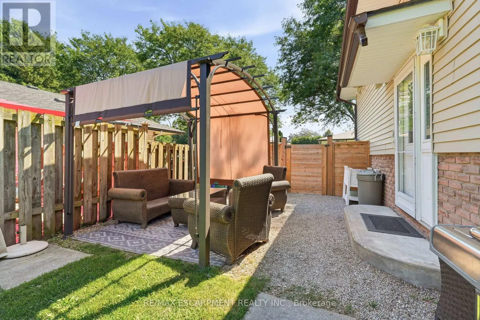 3 GLENGROVE AVENUE