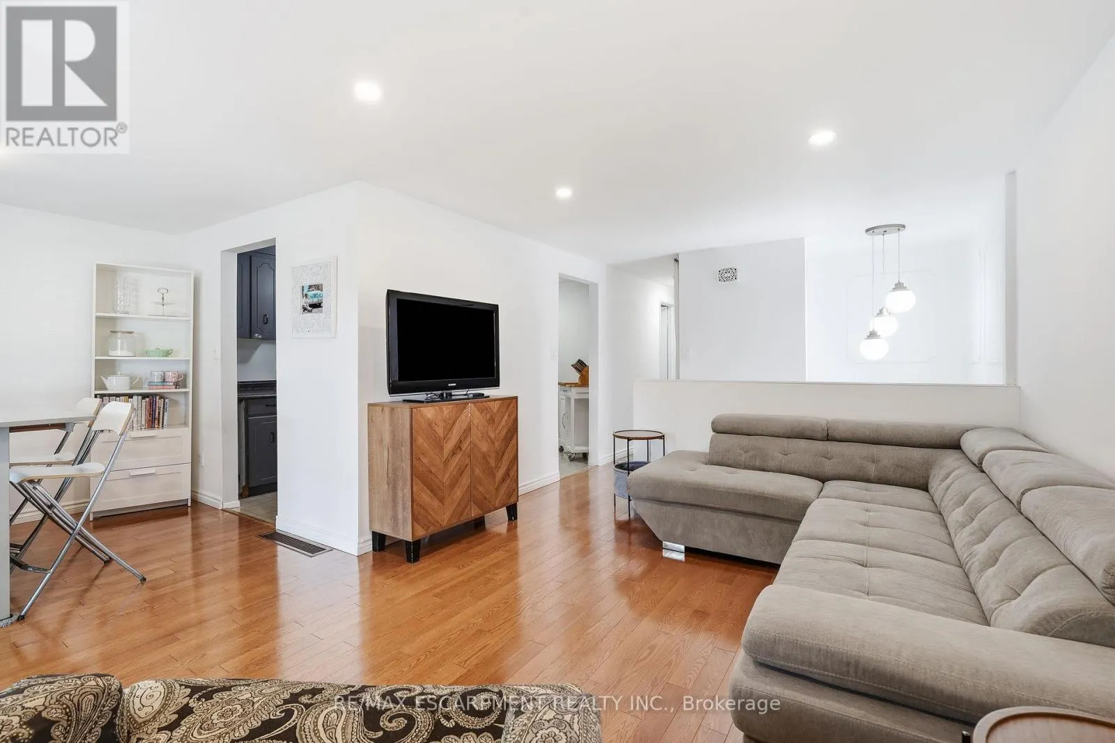 3 GLENGROVE AVENUE