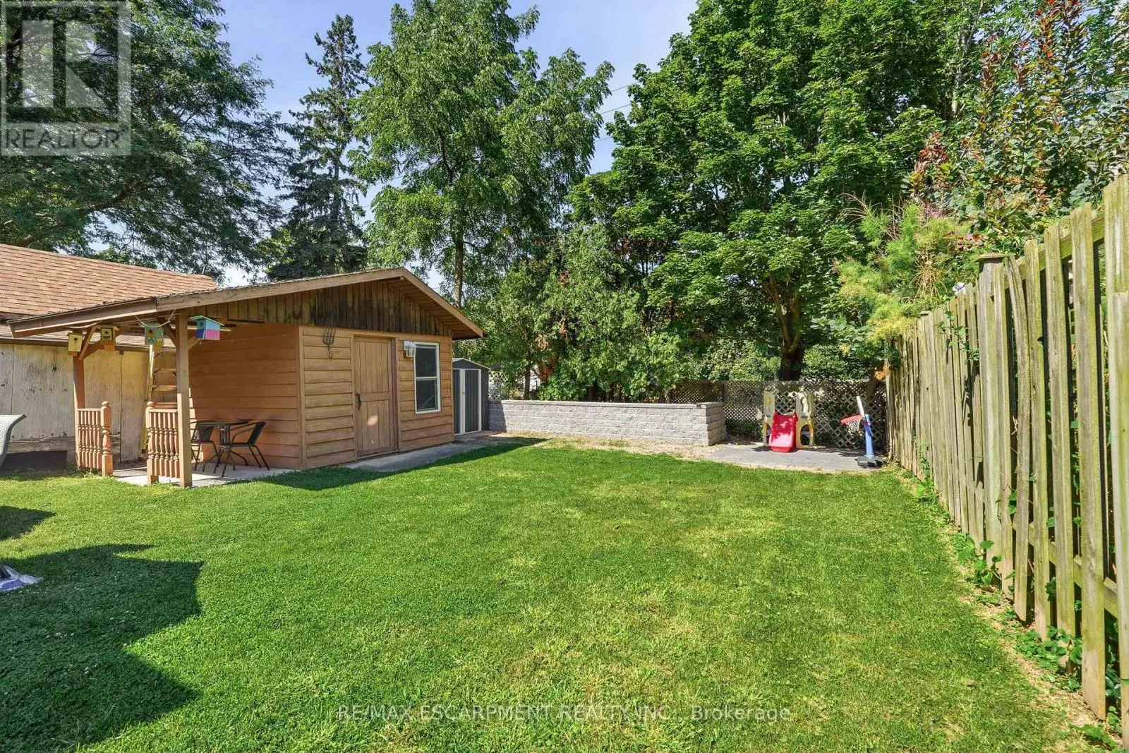 3 GLENGROVE AVENUE