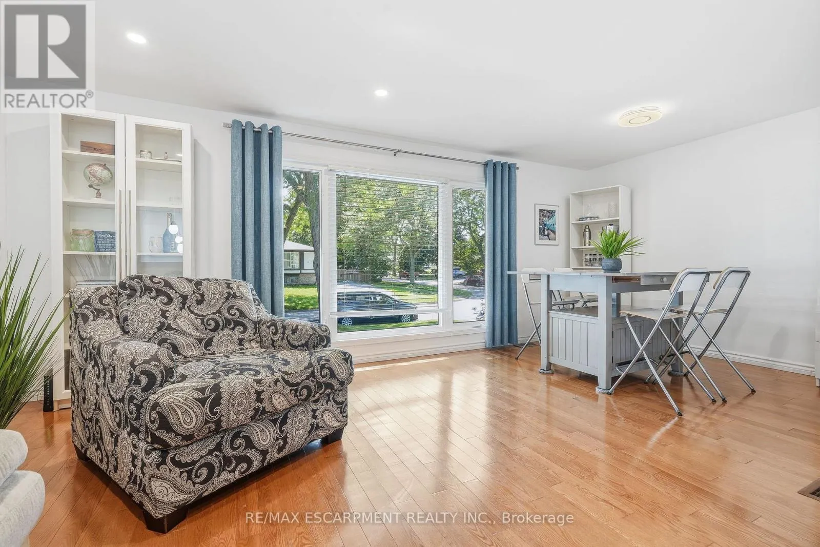 3 GLENGROVE AVENUE