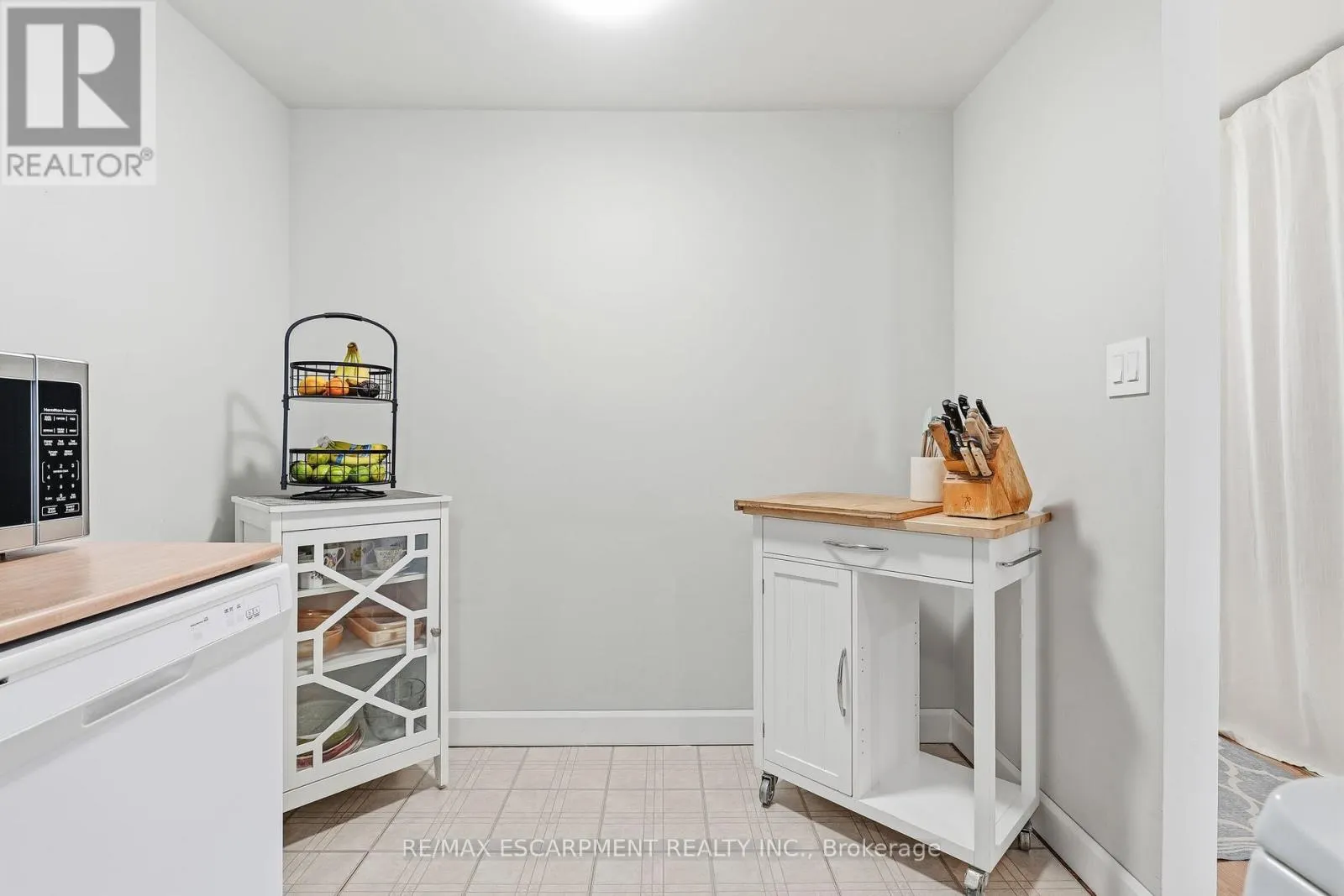 3 GLENGROVE AVENUE