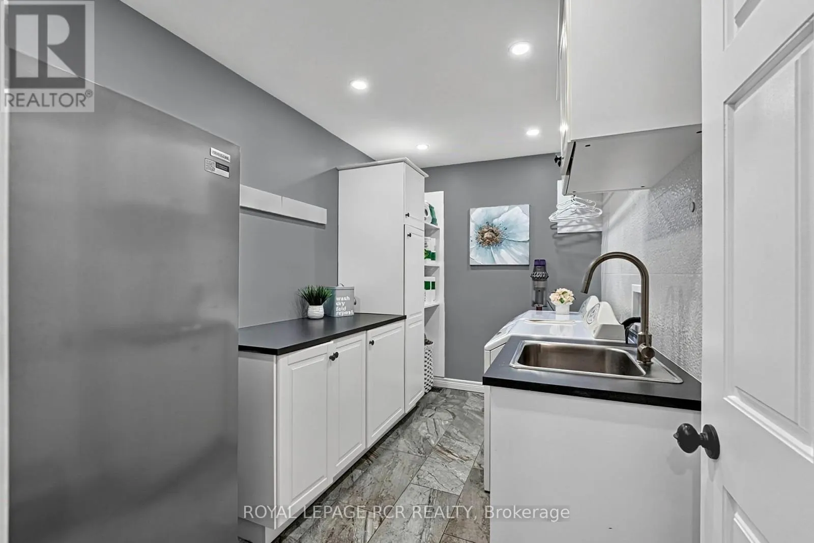 2 PINE RIDGE ROAD