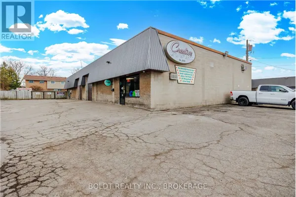 3 - 52 SCOTT STREET W