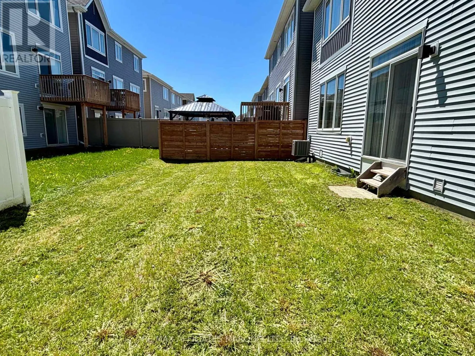 526 STURNIDAE STREET