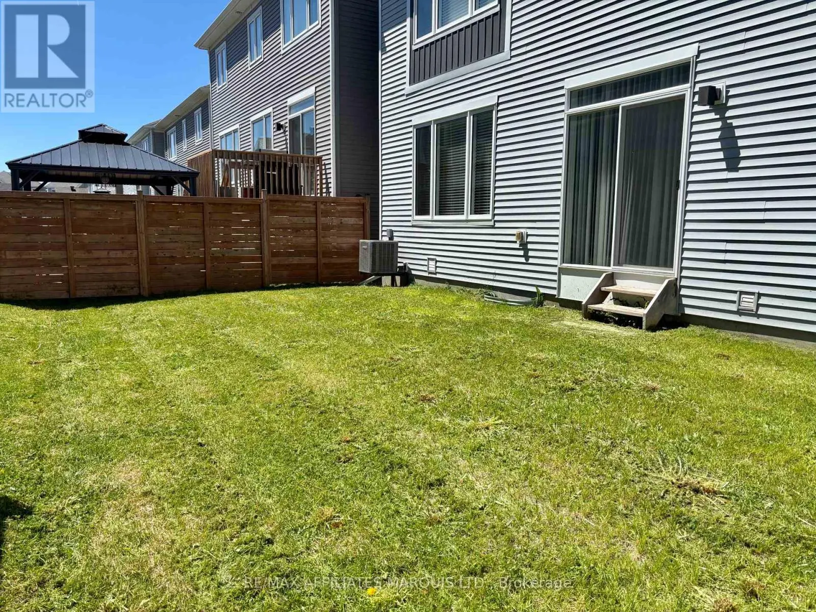 526 STURNIDAE STREET