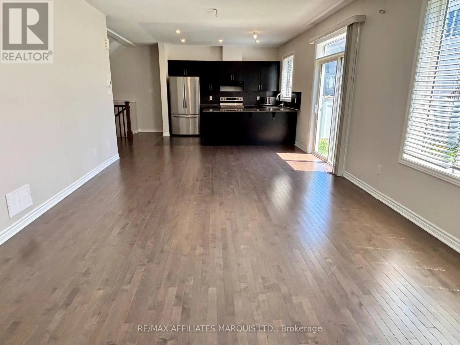 526 STURNIDAE STREET