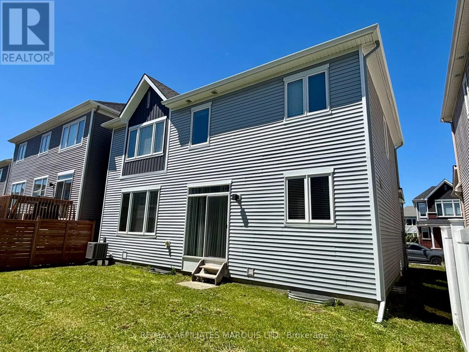 526 STURNIDAE STREET