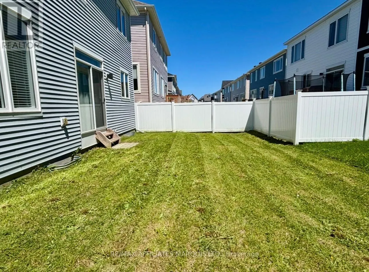 526 STURNIDAE STREET