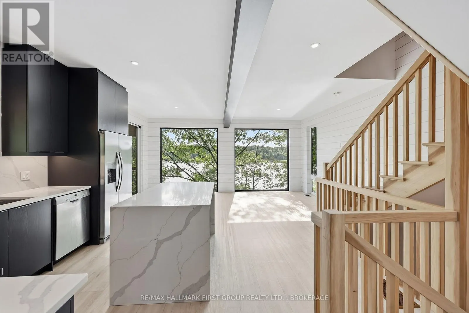 1005 MACDONALD LANE