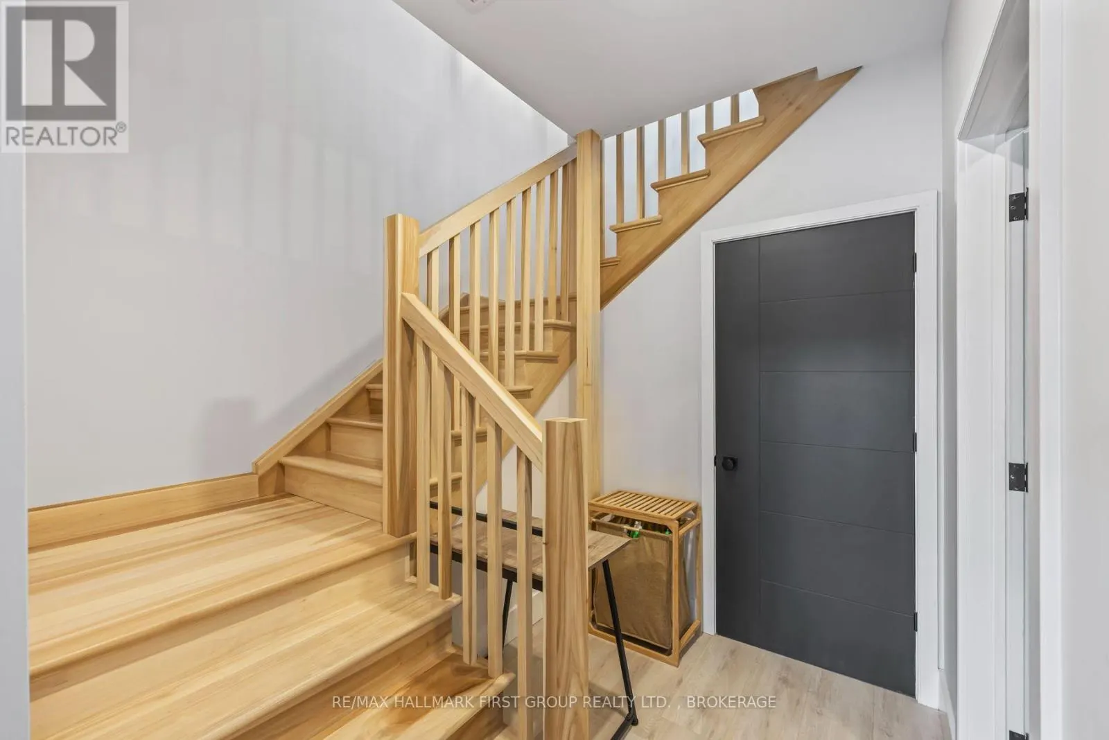 1005 MACDONALD LANE