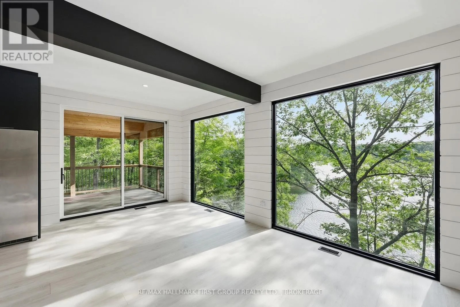 1005 MACDONALD LANE