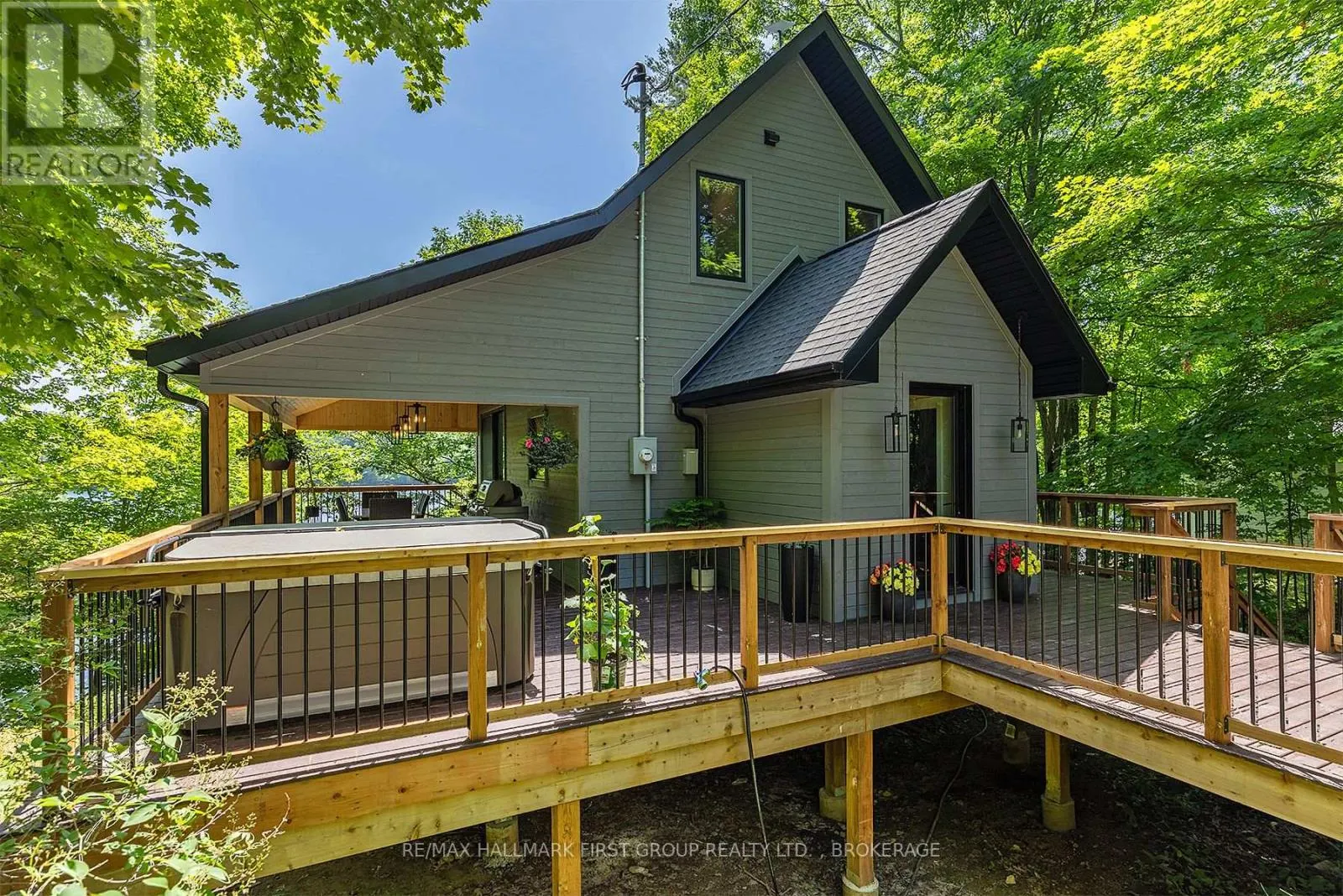 1005 MACDONALD LANE
