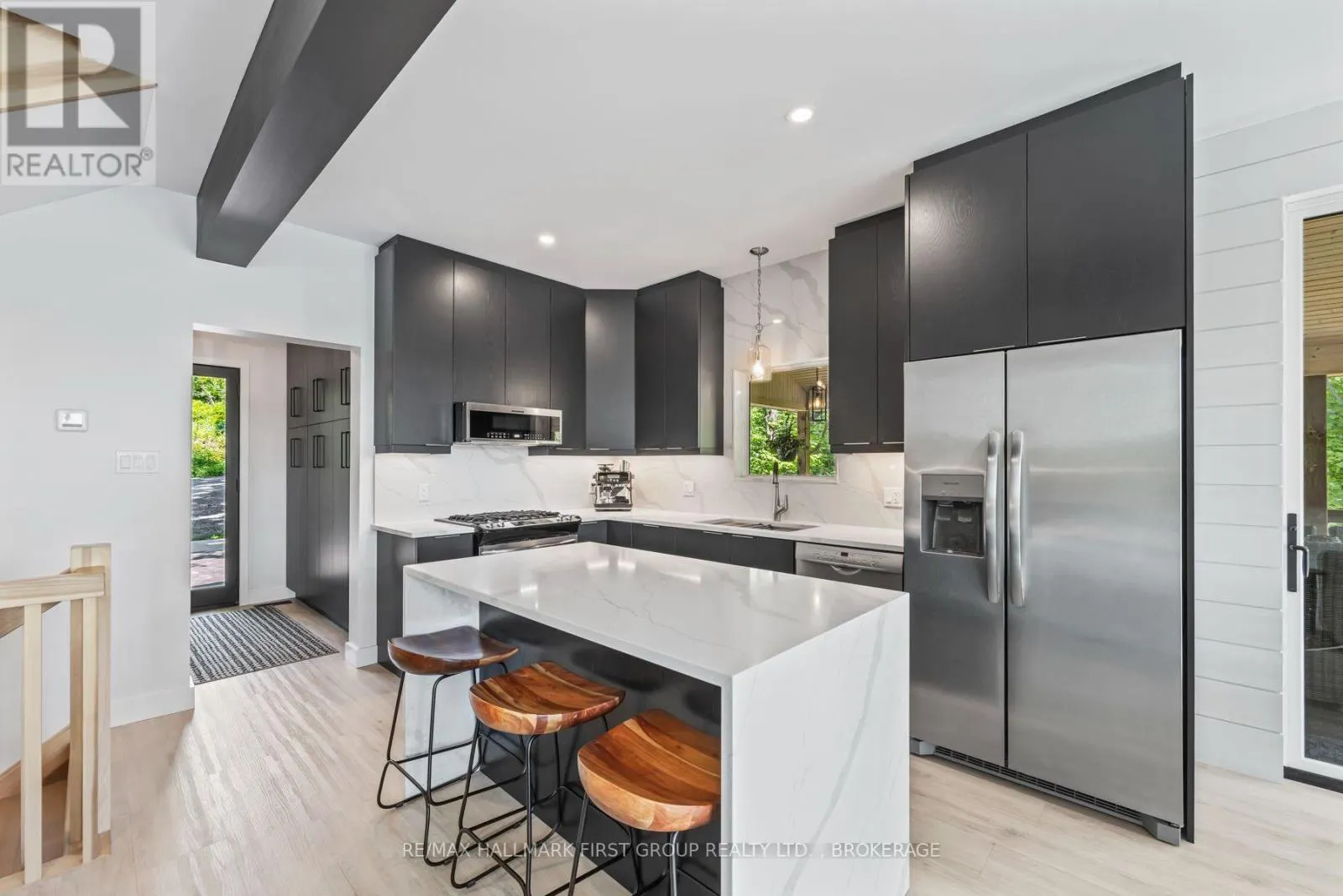 1005 MACDONALD LANE