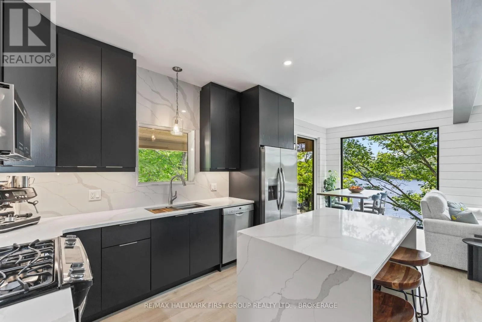 1005 MACDONALD LANE