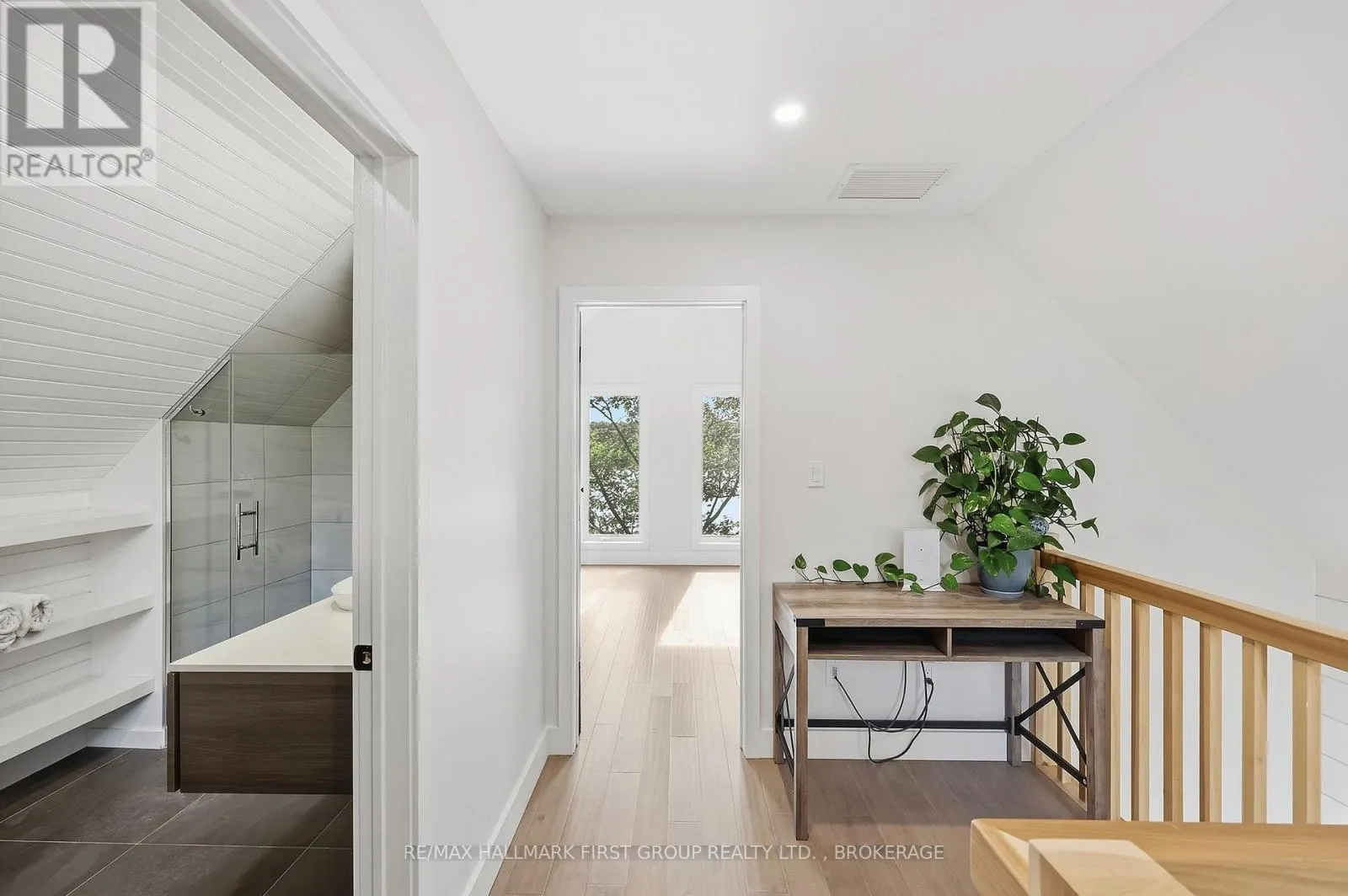 1005 MACDONALD LANE