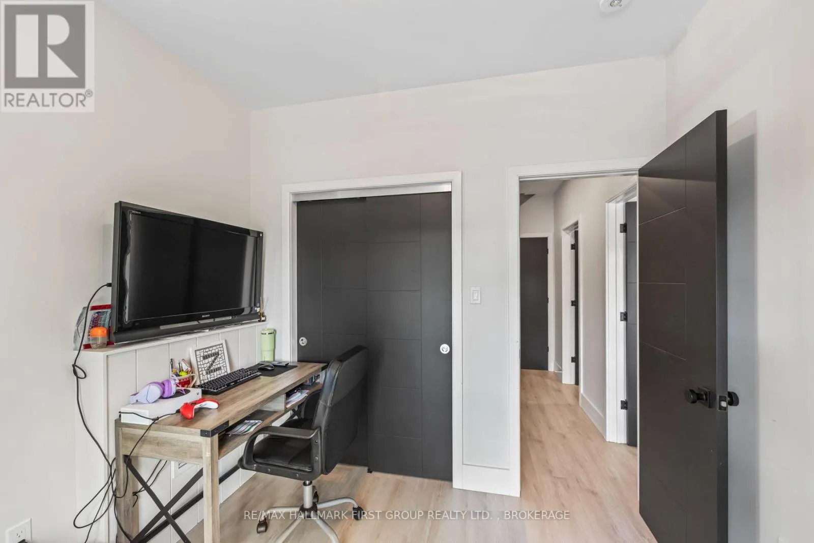 1005 MACDONALD LANE