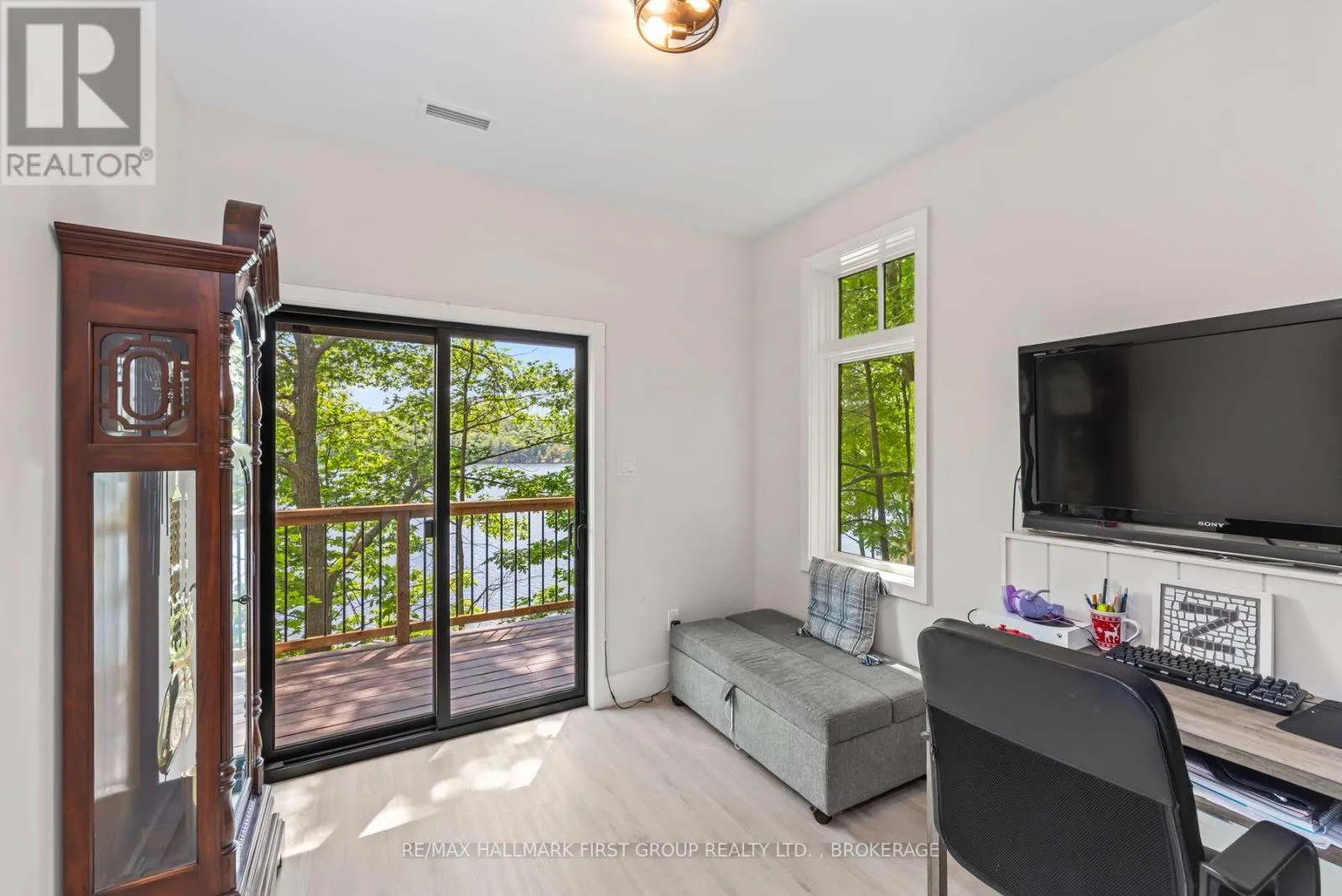 1005 MACDONALD LANE