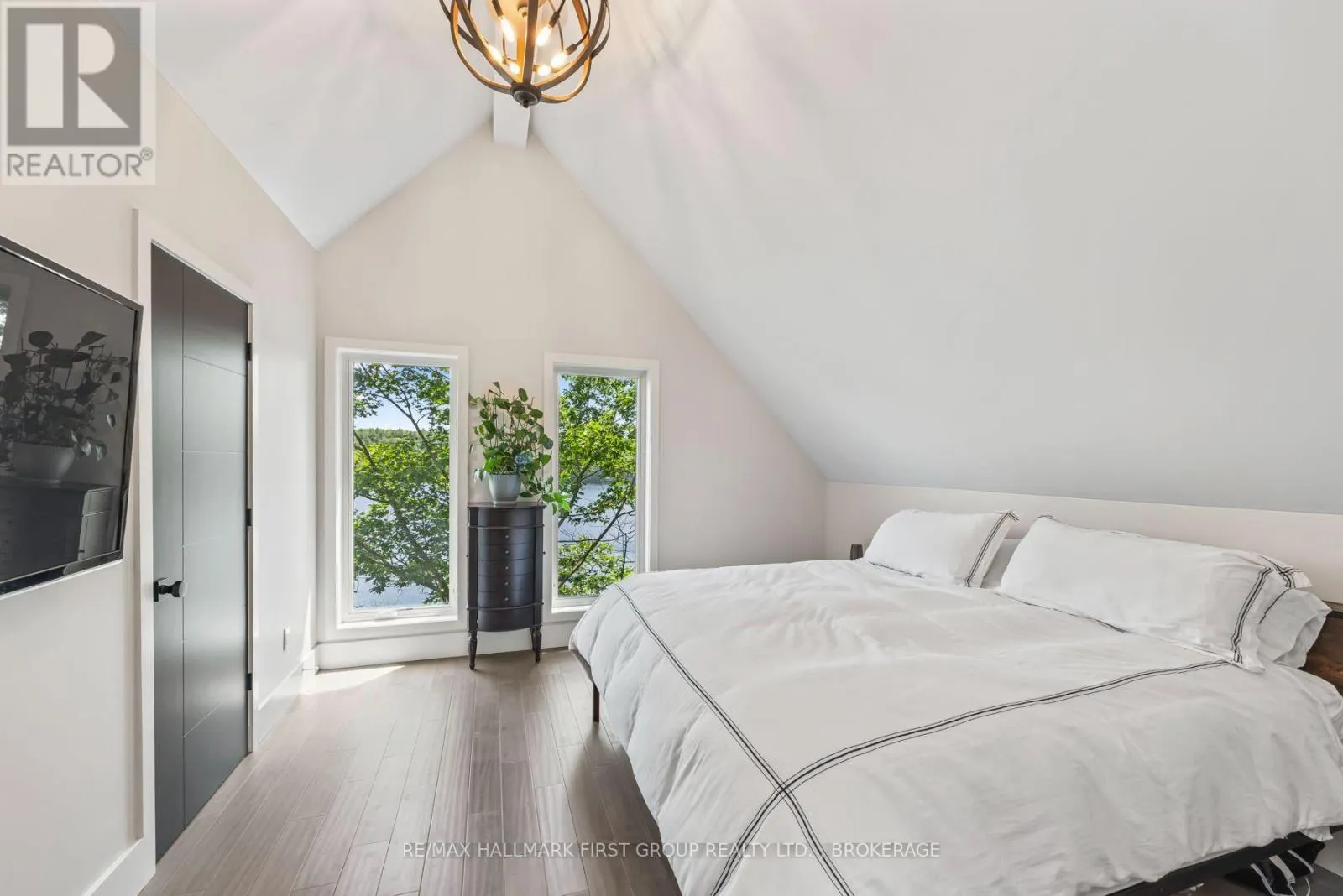 1005 MACDONALD LANE