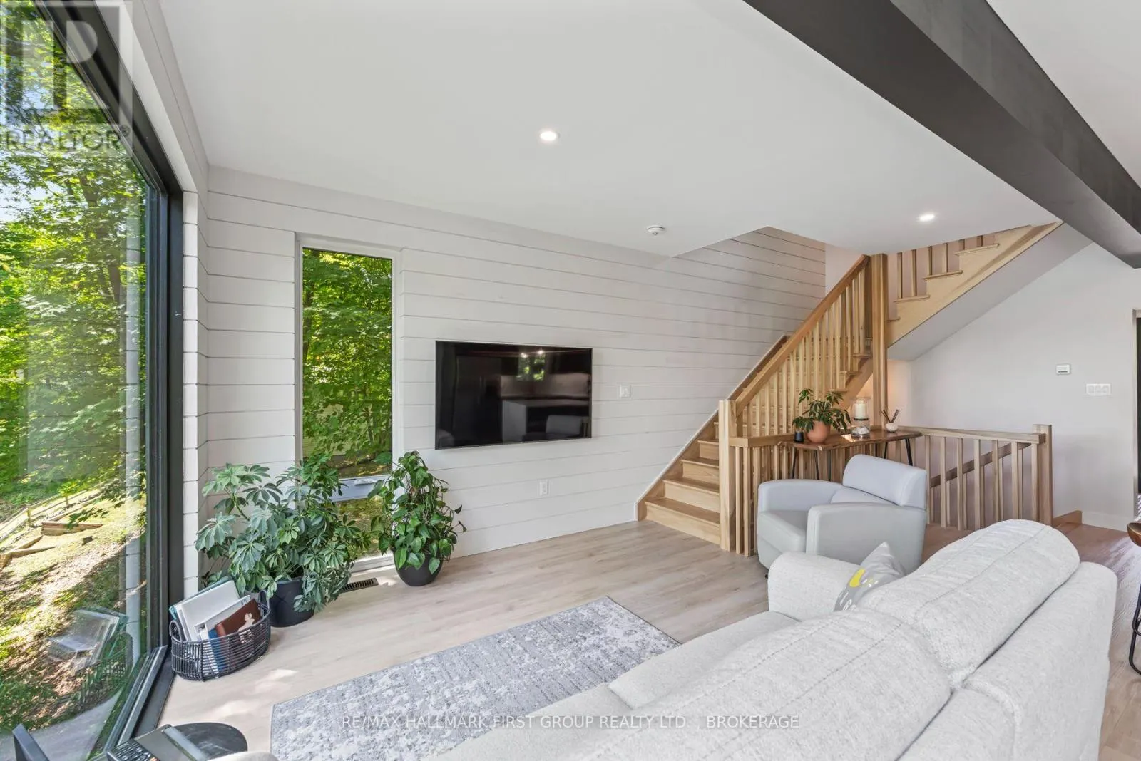 1005 MACDONALD LANE