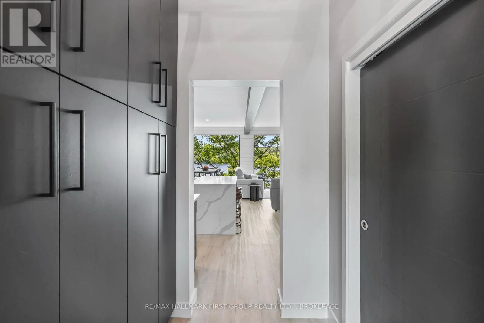 1005 MACDONALD LANE
