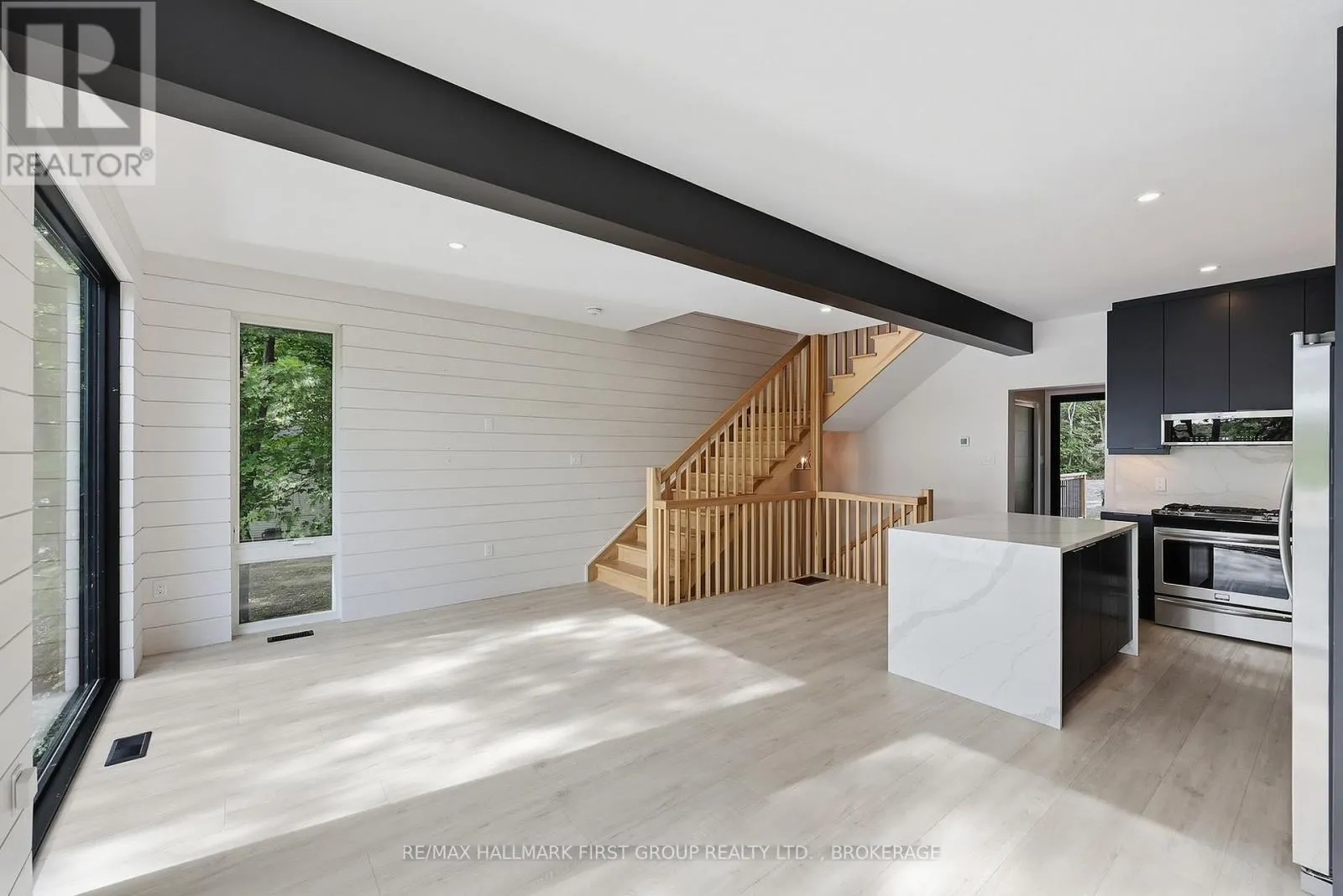 1005 MACDONALD LANE