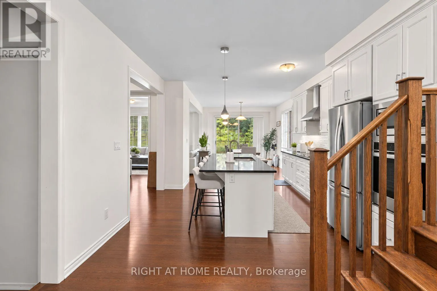 404 EQUESTRIAN WAY