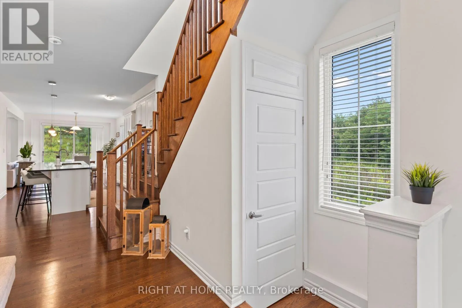 404 EQUESTRIAN WAY