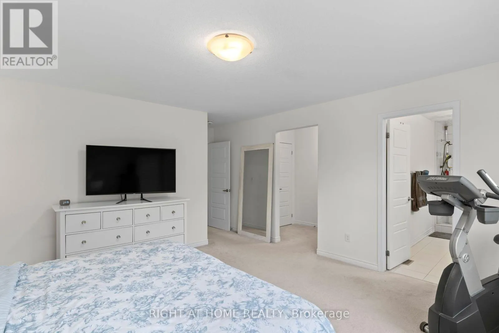 404 EQUESTRIAN WAY