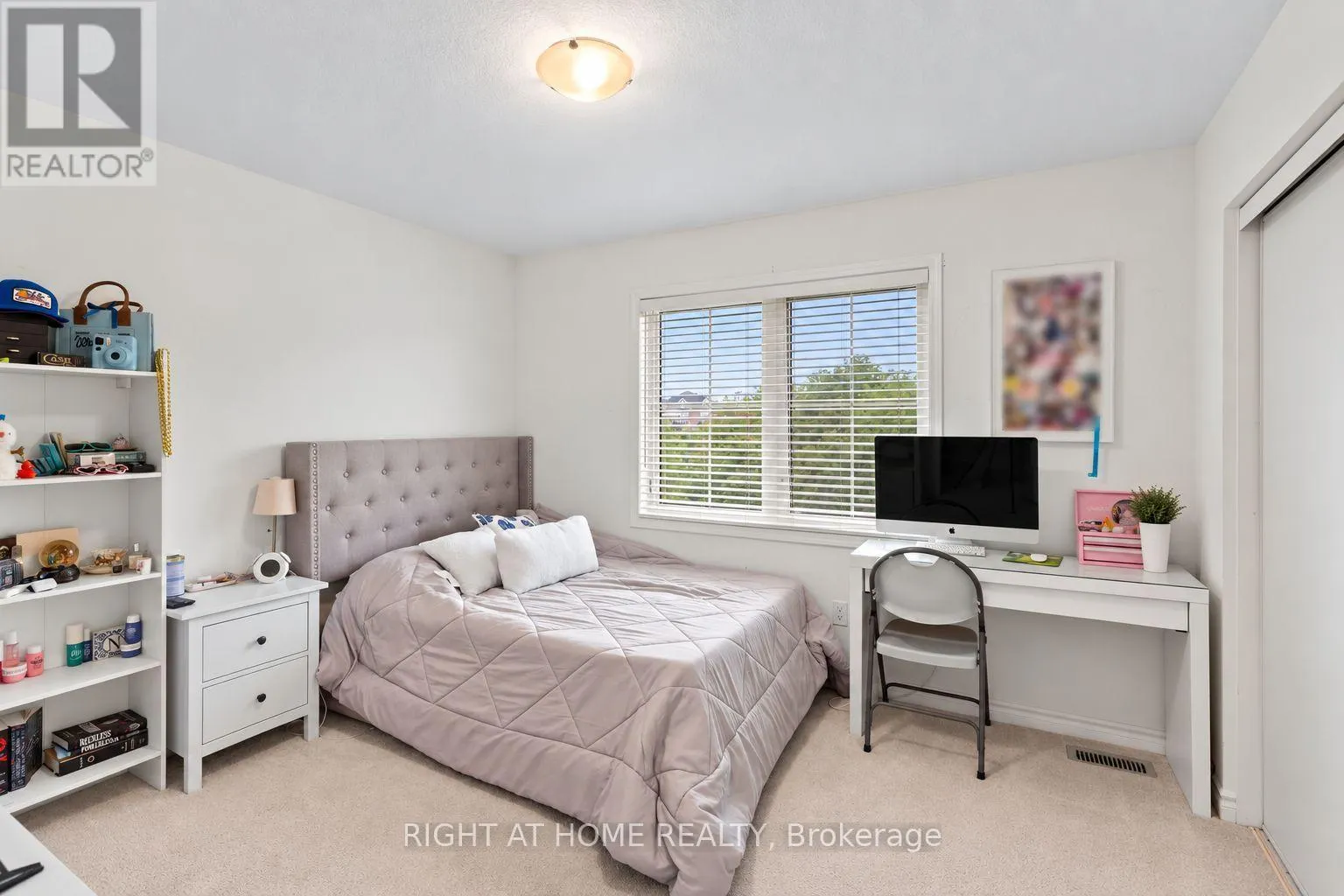 404 EQUESTRIAN WAY