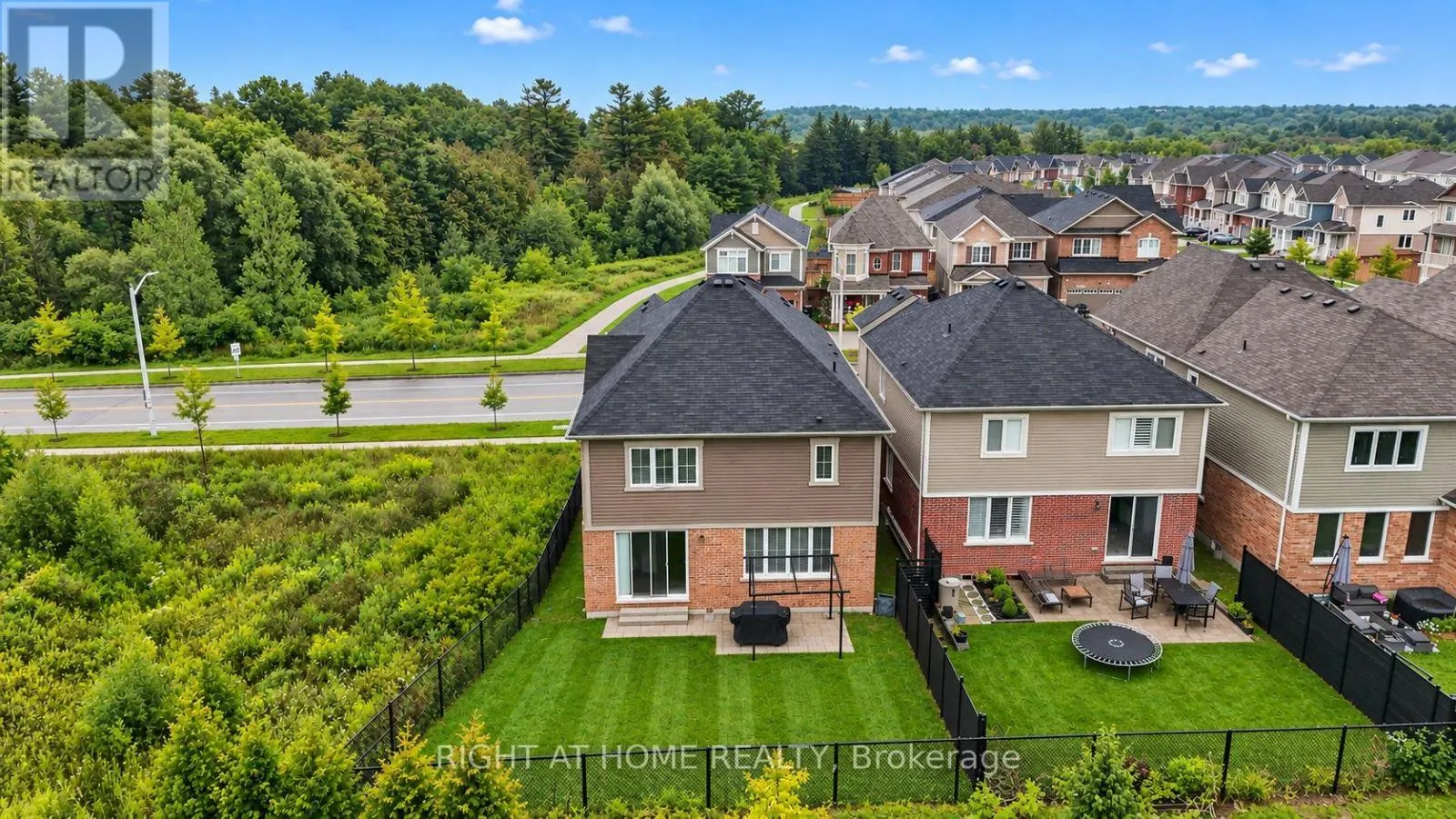 404 EQUESTRIAN WAY