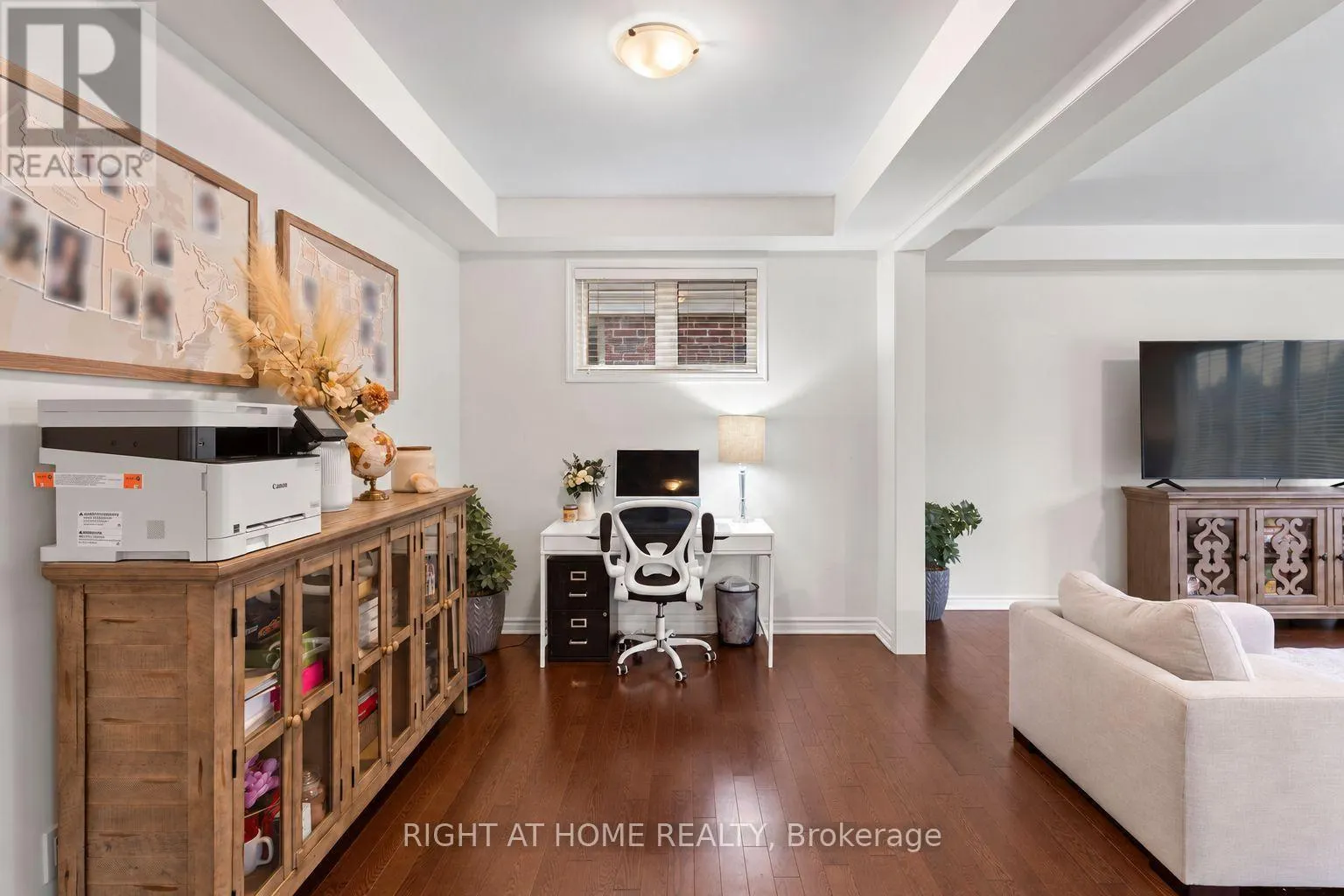 404 EQUESTRIAN WAY
