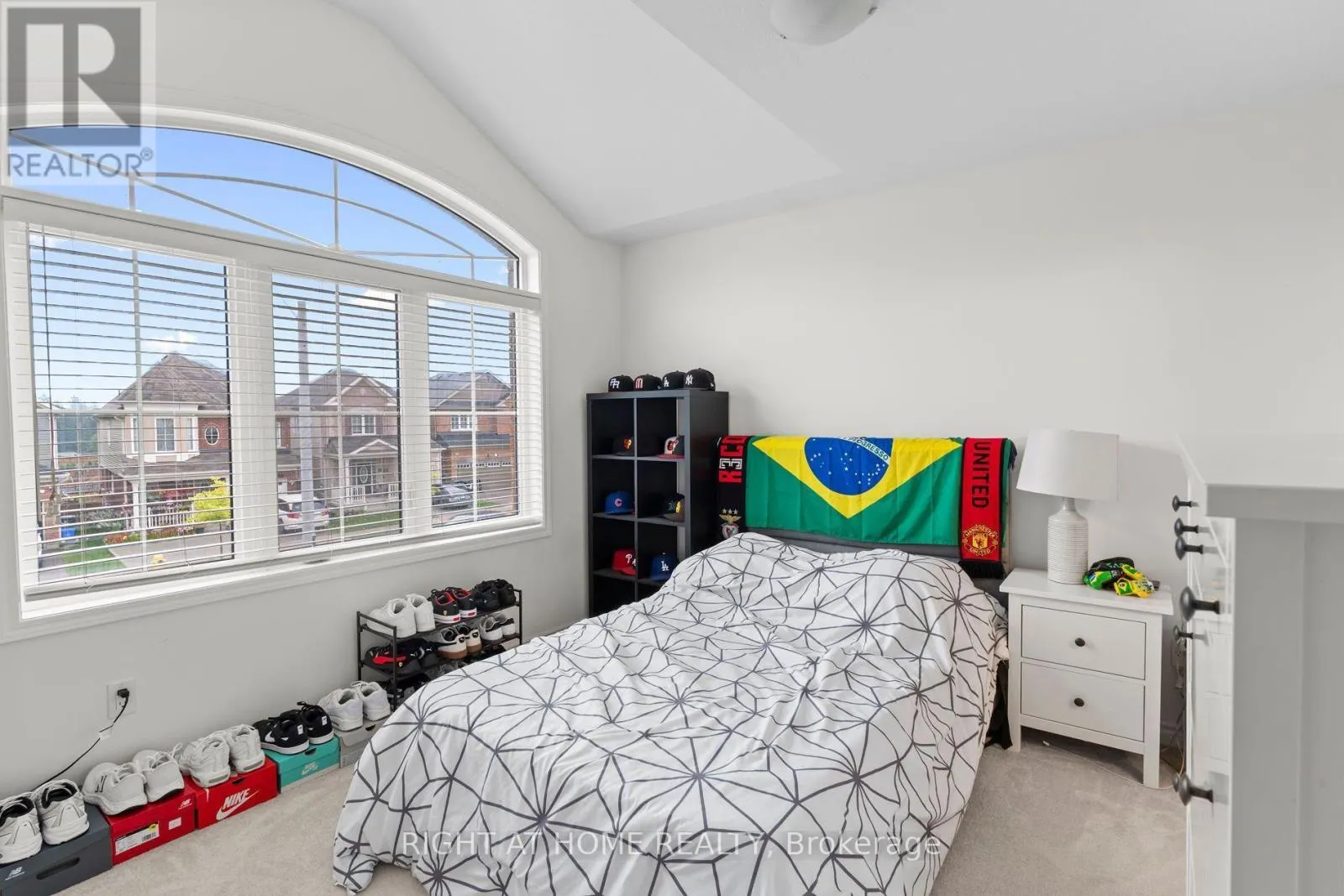 404 EQUESTRIAN WAY