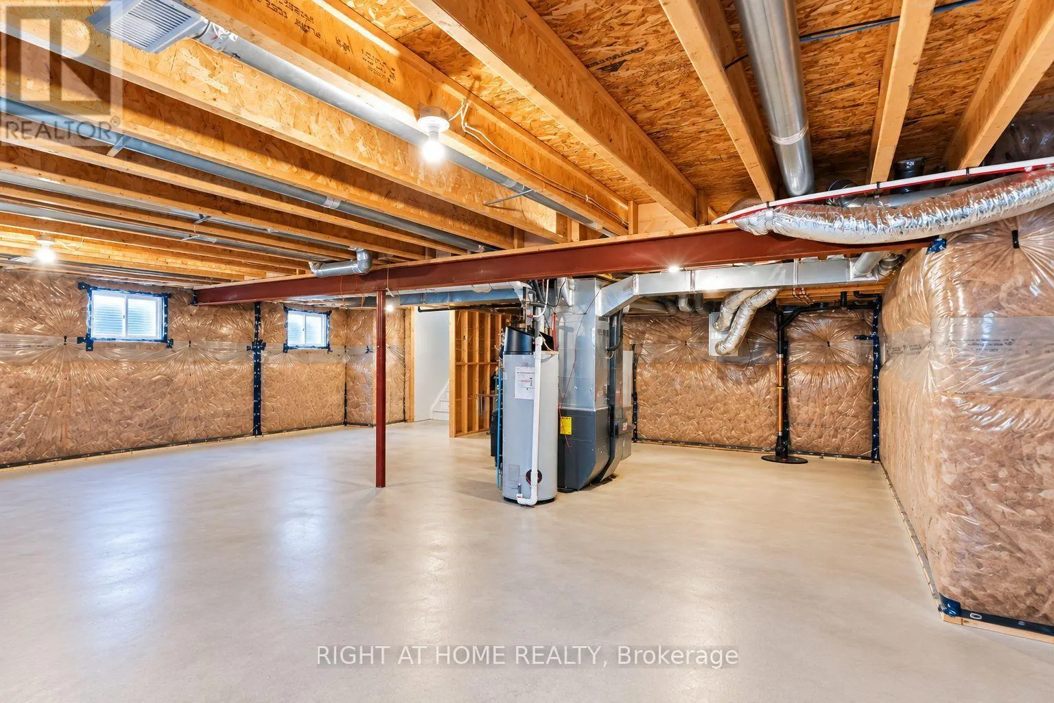 404 EQUESTRIAN WAY