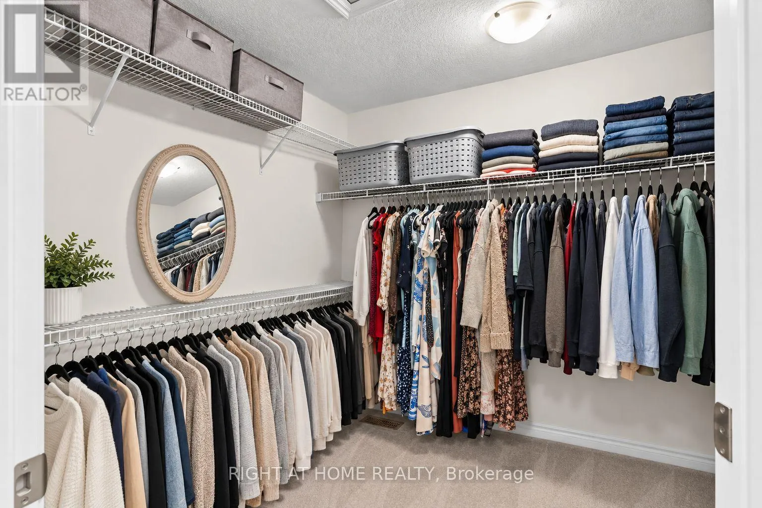 404 EQUESTRIAN WAY