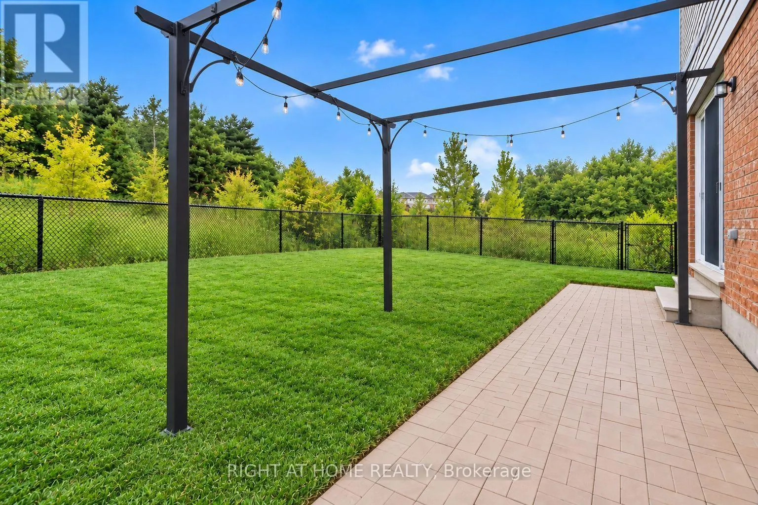 404 EQUESTRIAN WAY