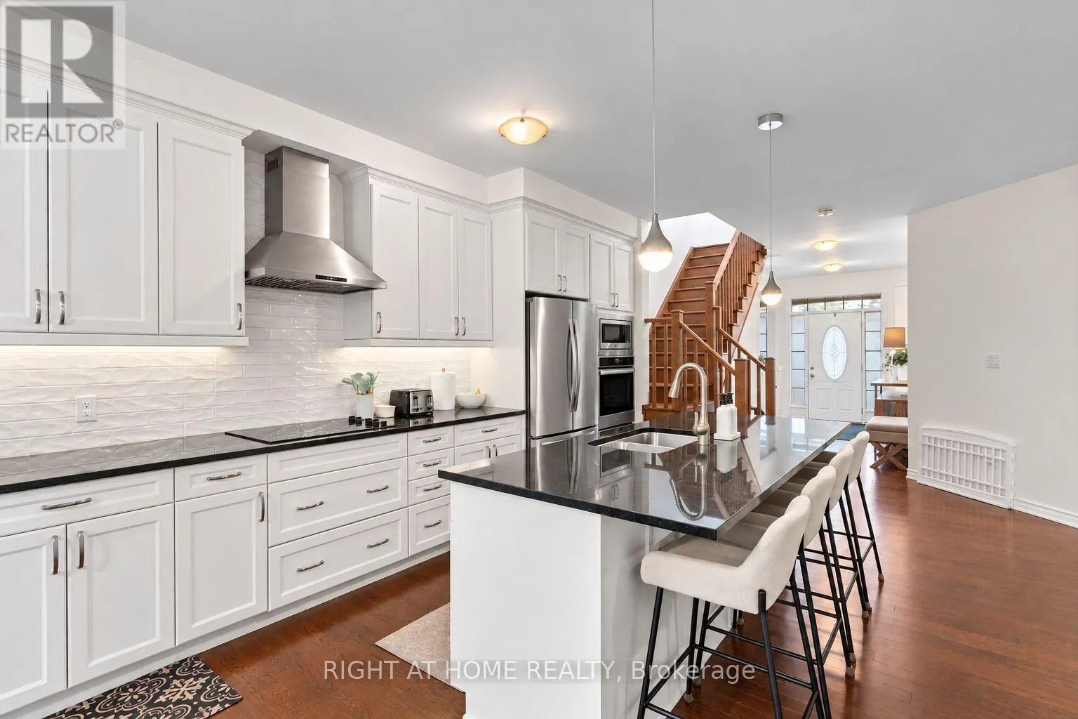 404 EQUESTRIAN WAY