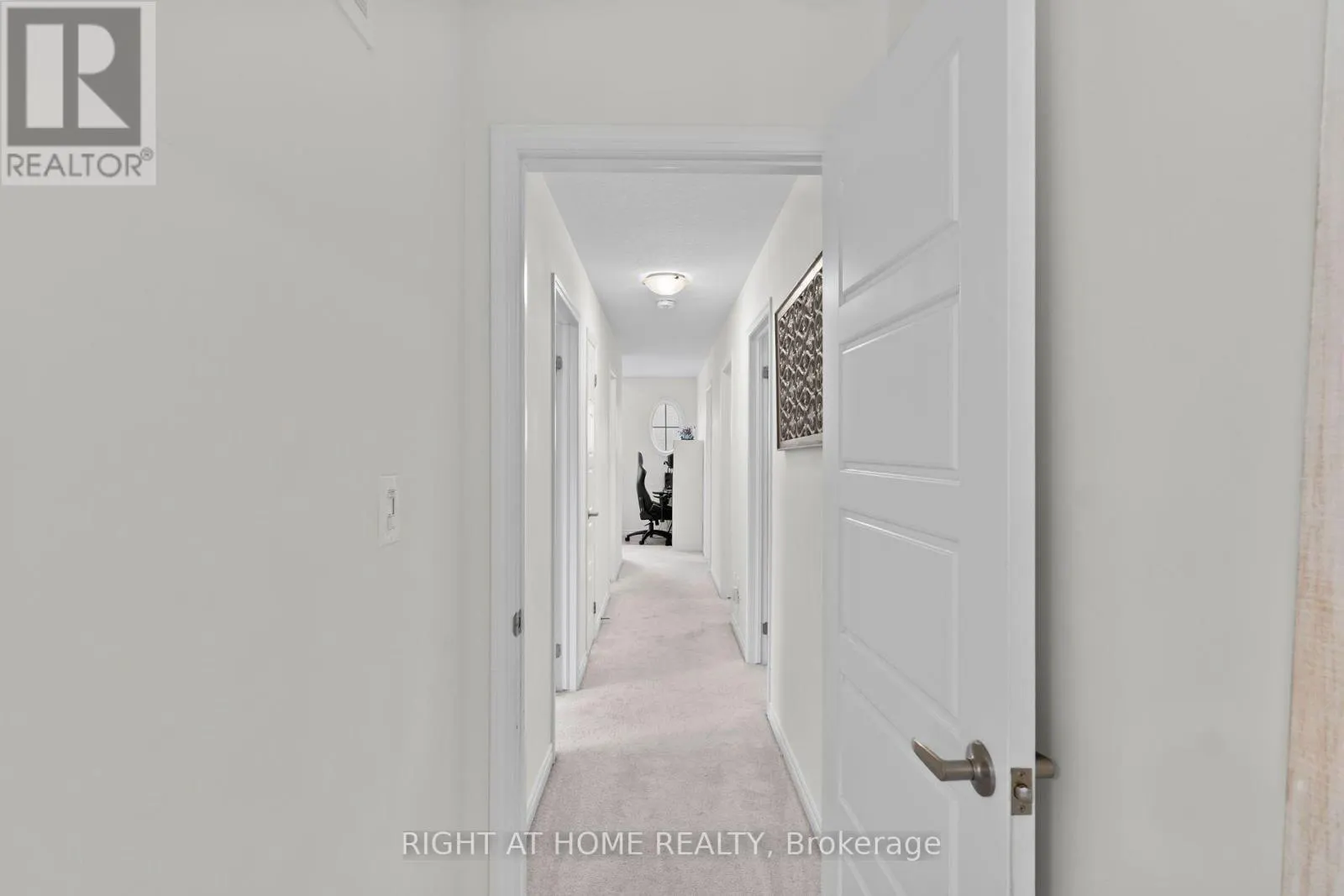 404 EQUESTRIAN WAY