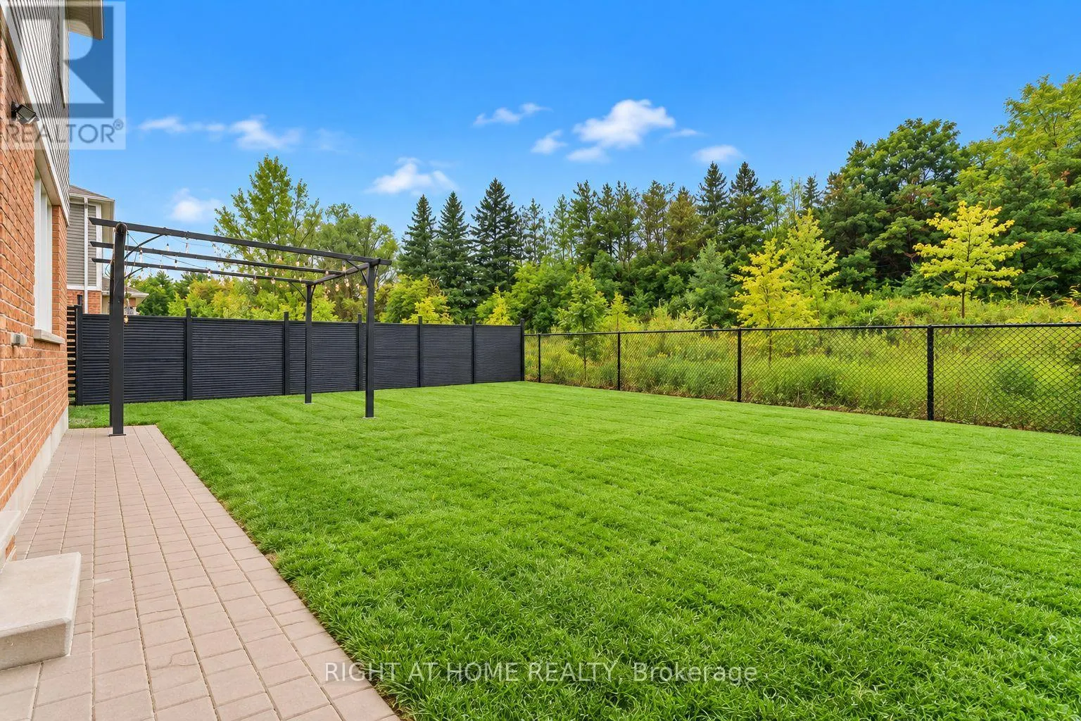 404 EQUESTRIAN WAY