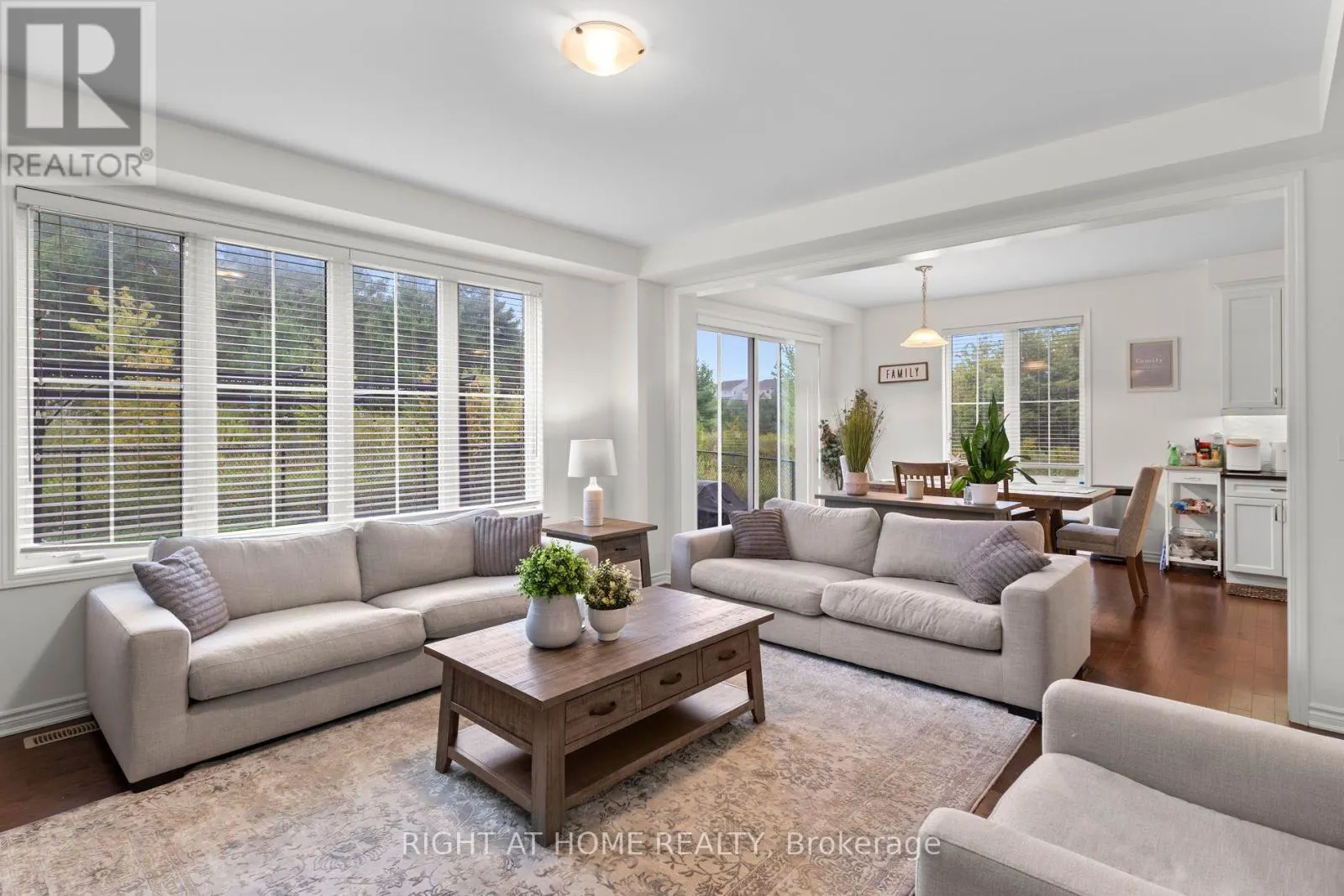 404 EQUESTRIAN WAY