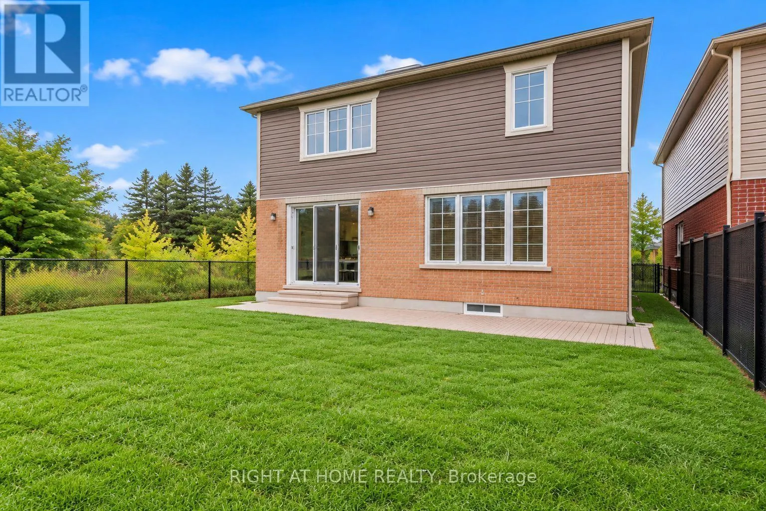 404 EQUESTRIAN WAY