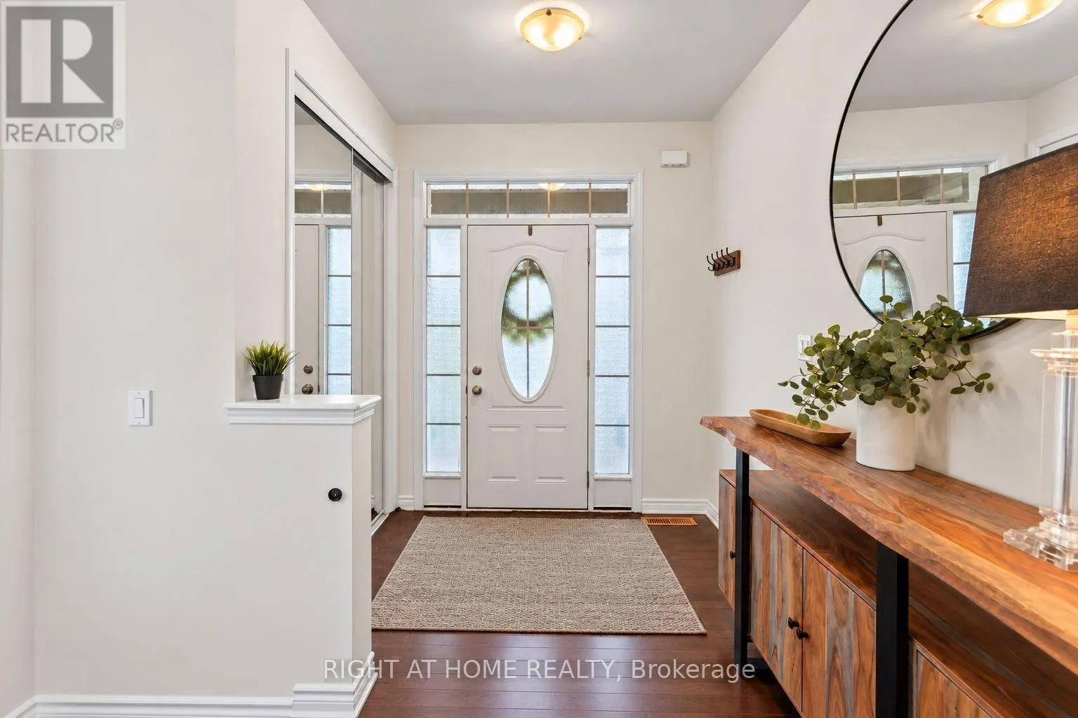404 EQUESTRIAN WAY