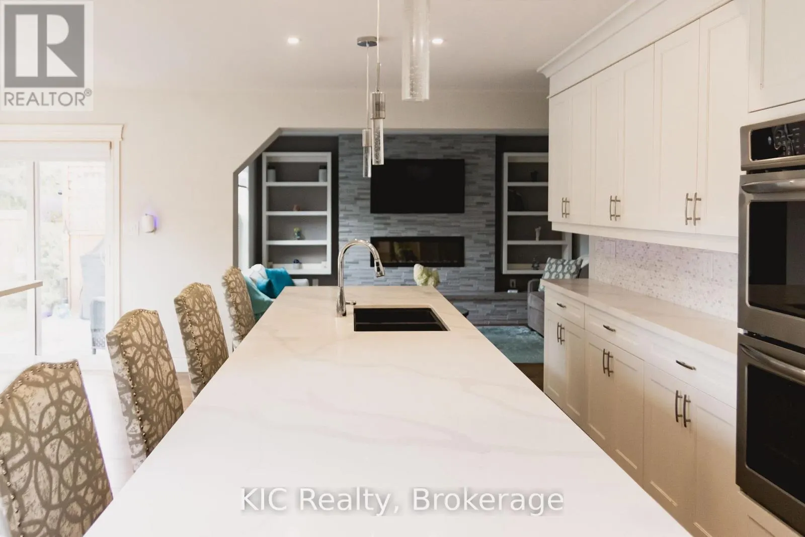 2138 LORRAINE DRIVE