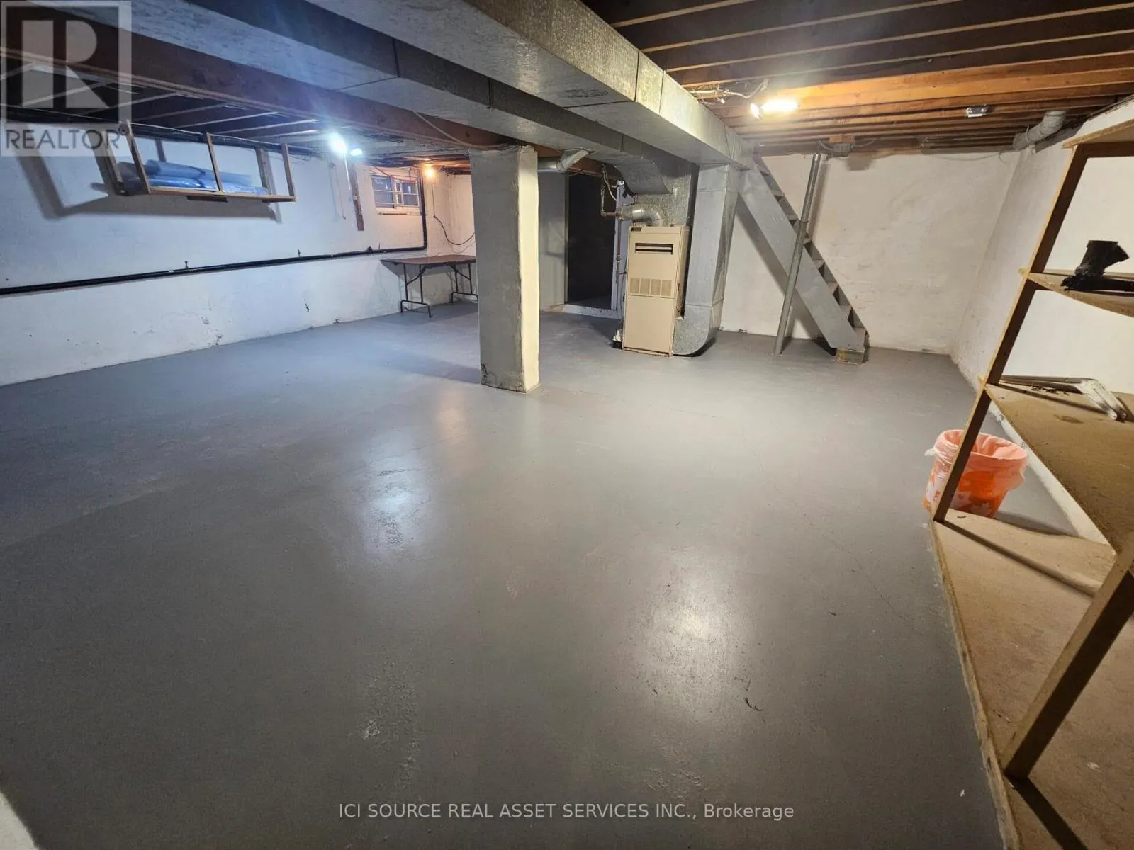 52 SPEEDVALE AVENUE W