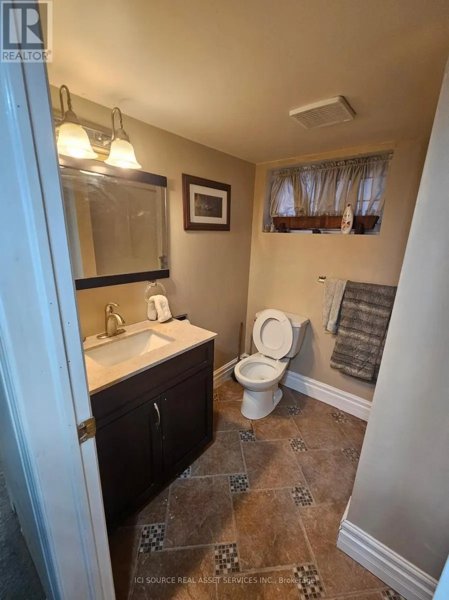 52 SPEEDVALE AVENUE W