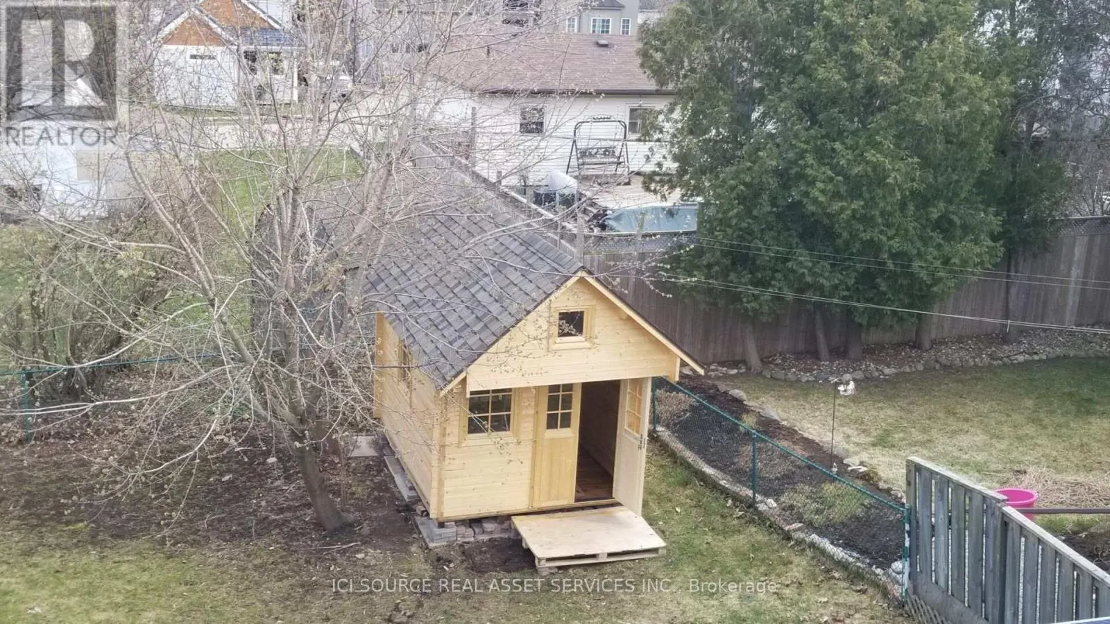 52 SPEEDVALE AVENUE W