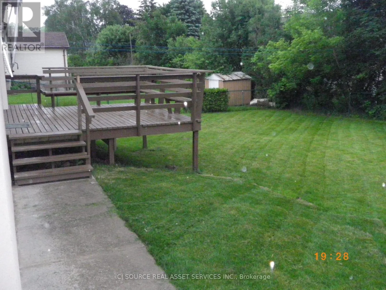 52 SPEEDVALE AVENUE W