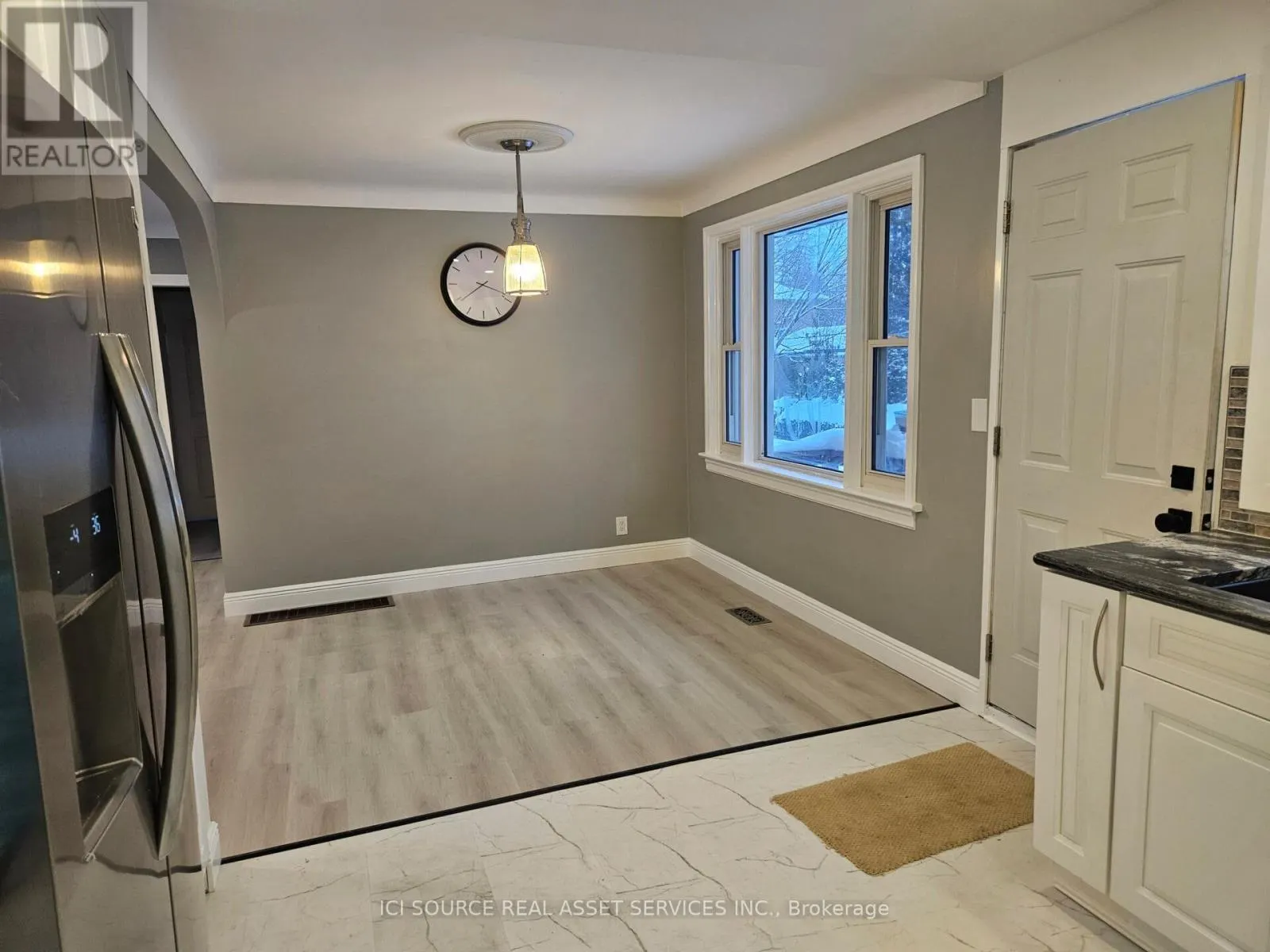 52 SPEEDVALE AVENUE W
