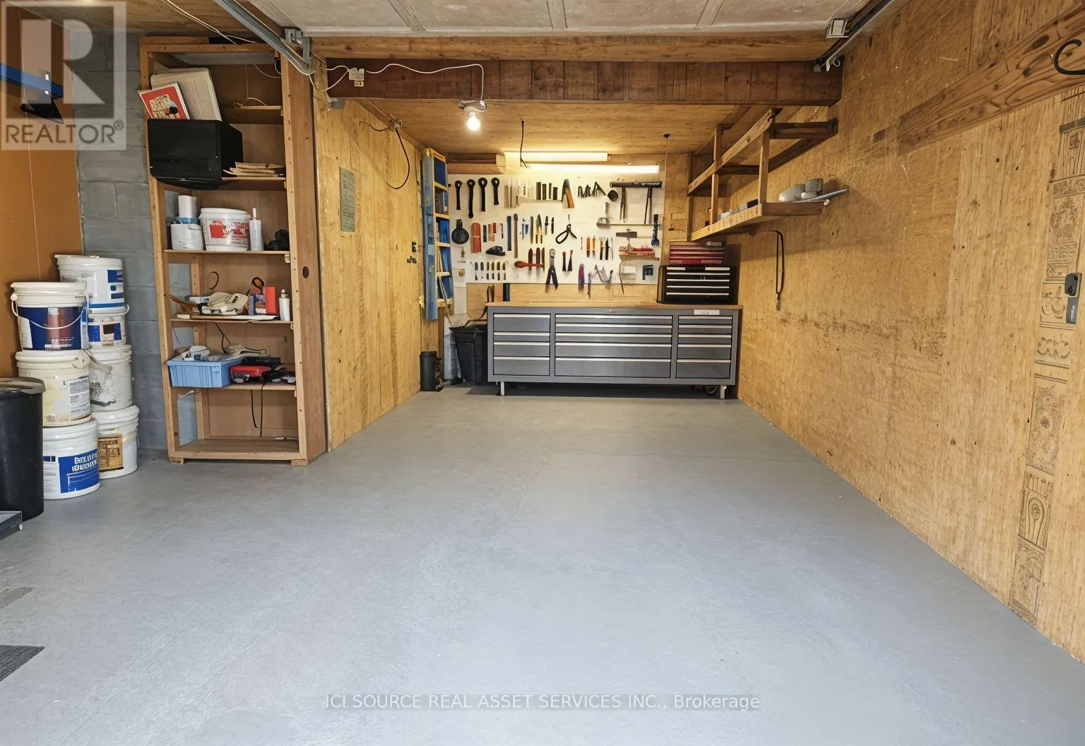52 SPEEDVALE AVENUE W