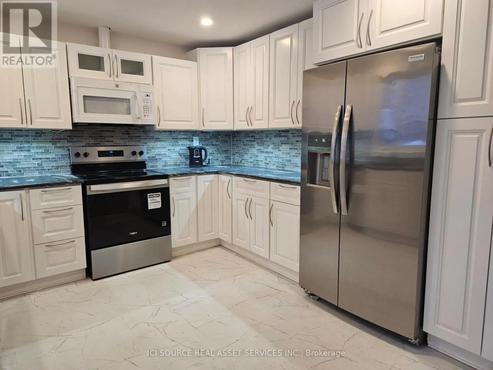 52 SPEEDVALE AVENUE W